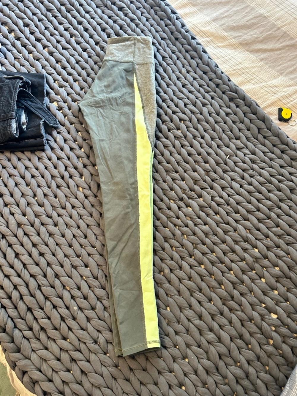 Athleta Colorblock Revelation  leggings‎ Jasper Green/Luminous Green  xs